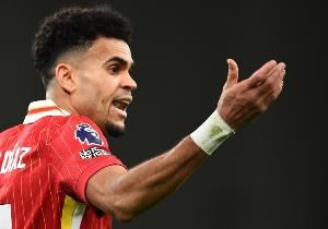 踢球者：拜仁下周一开始新赛季备战，路易斯-迪亚斯转会接近达成