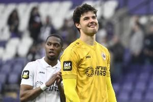 跟队记者：曼联接下来的引援重点是门将和中场球员