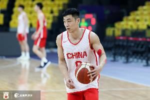 中国男篮带高诗岩是正确的选择 他的防守侵略性是球队很需要的