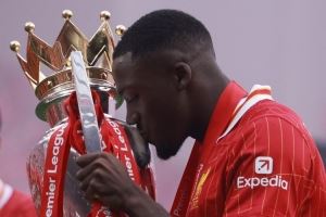 合同还剩一年，记者：利物浦正就科纳特的续约事宜进行积极谈判