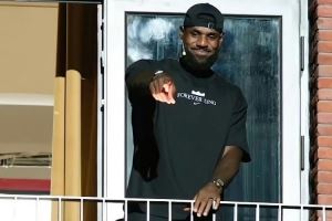 心情大好！詹姆斯在中国行上海站现场用中文问好“你好 上海”