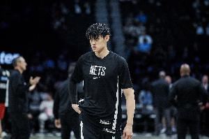 媒体人：小曾与同场球员相比有些自身问题 但踏出舒适圈值得鼓励