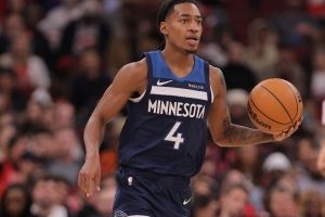 芬奇:迪林厄姆和里德的配合不错 他几次突到篮下终结做得不错