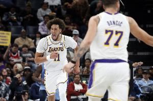 接球就投扔三分?海斯:那只是一个节奏中的投篮 我经常练这个