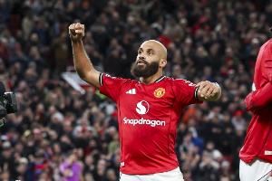 太阳报：姆伯莫在等曼联和喀麦隆足协谈妥非洲杯征召事宜