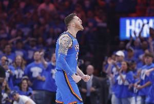 准备好了！哈滕抛投命中拿到本场第26分 创个人生涯得分新高