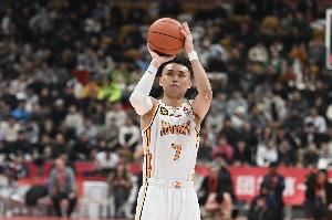 原帅:我们多多少少都有些伤病 会尽全力帮助球队争取最好成绩