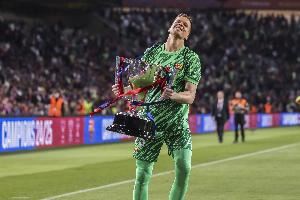 阿斯:尽管什琴斯尼在关键时刻总能稳住阵脚,但他已连续八场失球